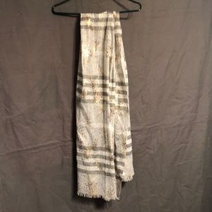 Gray and gold scarf